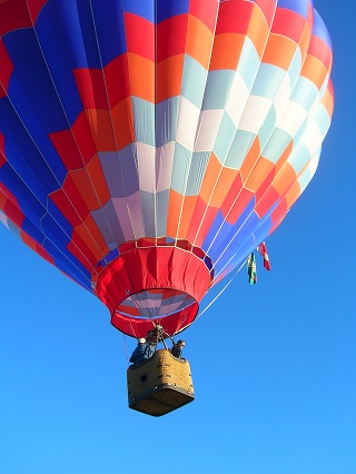 red, orange, blue, and white hot air balloon