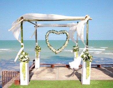 wedding arch overlooking ocean