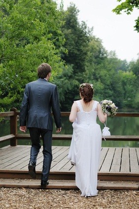 newlyweds by lake