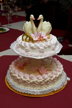 wedding cake and swan topper