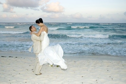newlyweds by ocean