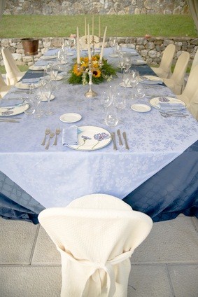 outdoor wedding reception table