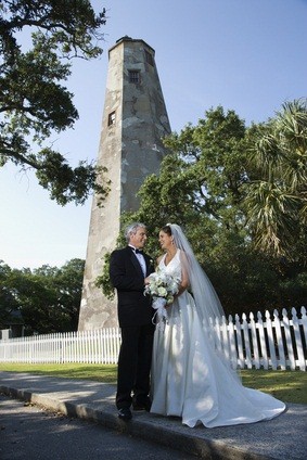 newlyweds by a lighthouse